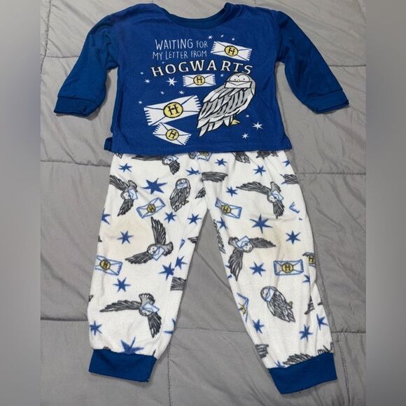 Size 4 Hogwarts Harry Potter pajamas well worn - Picture 1 of 5